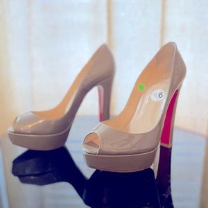 Christian Louboutin Platform patent leather Sandals. Size 39.5.